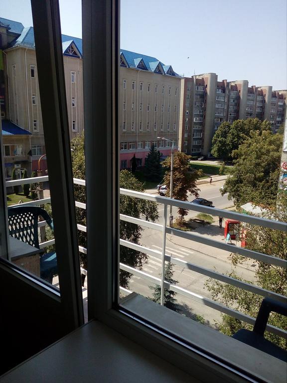 Apartment On Akademika Sakharova イヴァーノ＝フランキーウシク エクステリア 写真